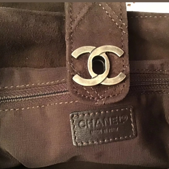 CHANEL Suede Hobo Tote - Picture 4 of 8